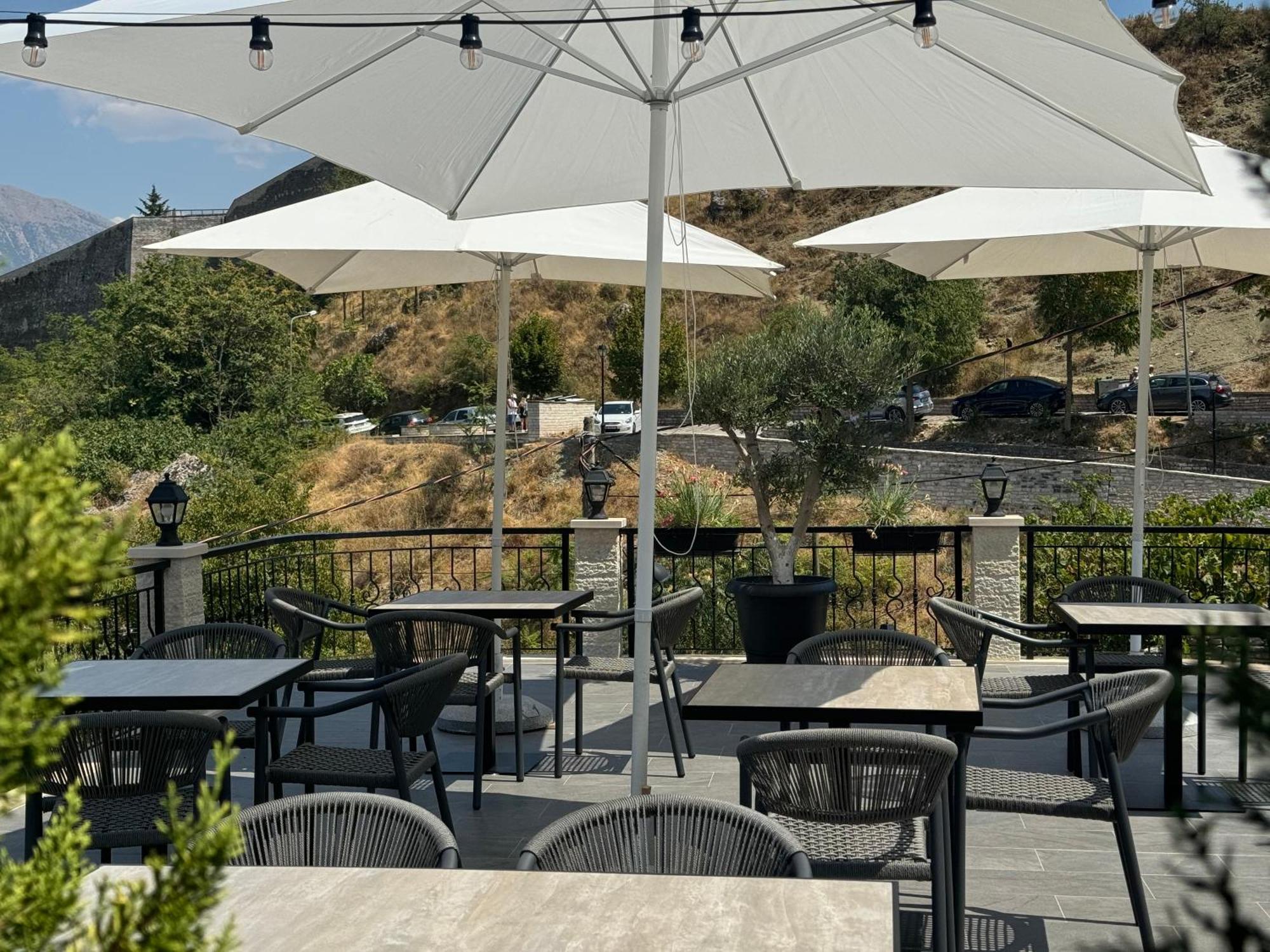 Castle Hotel Gjirokastër 外观 照片