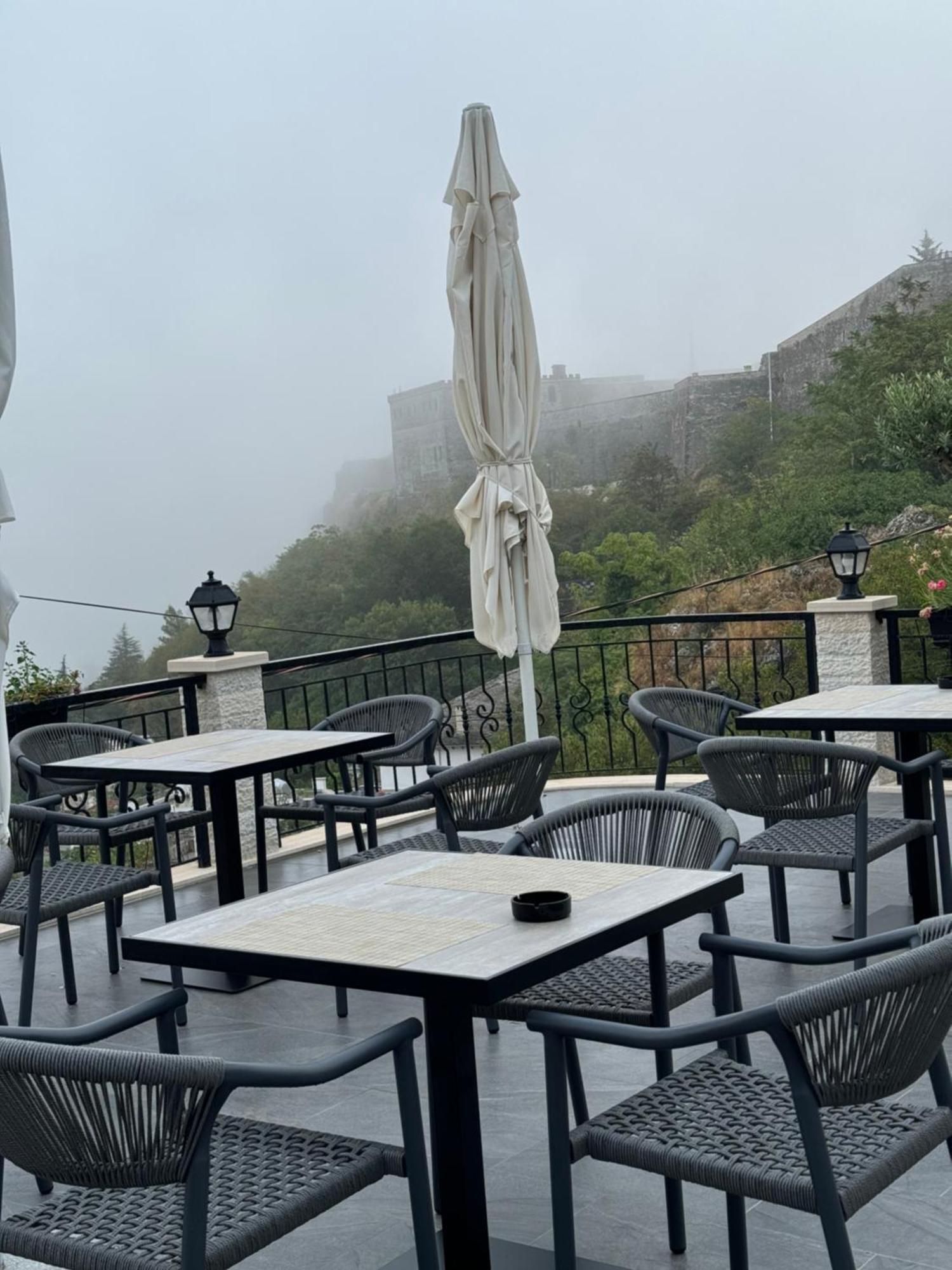 Castle Hotel Gjirokastër 外观 照片
